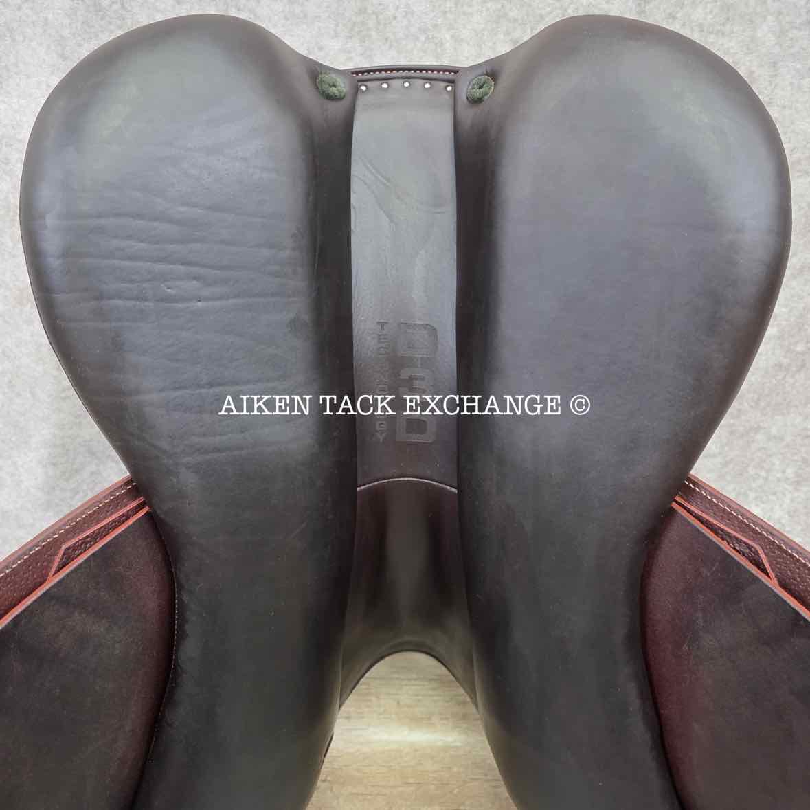2017 Devoucoux Biarritz Lab Close Contact Jump Saddle, 17.5" Seat, 2A Flap, Medium Wide Tree, D3D Panels, Full Buffalo Leather
