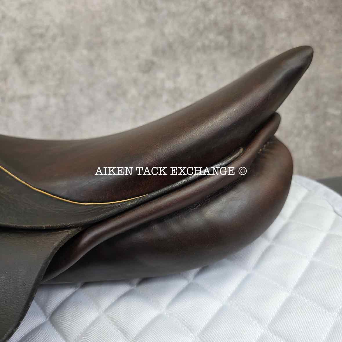 Stubben Siegfried II Saddle, 17" Seat, 31cm Tree - MW/W, Wool Flocked Panels