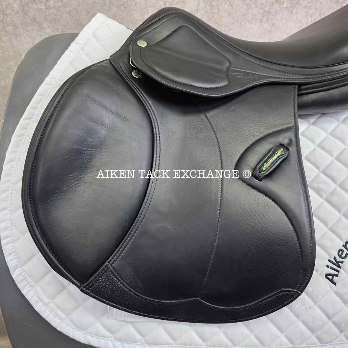 **SOLD** 2020 Amerigo Pinerolo HC Jump Saddle, 17" Seat, Medium Wide Tree, Wool Flocked Panels