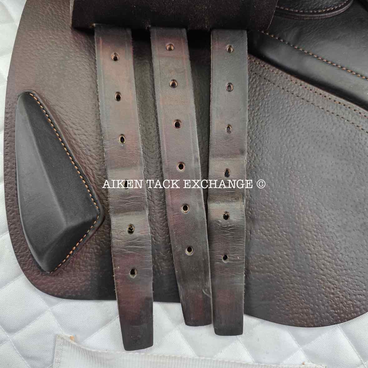 2016 CWD SE02 Close Contact Jump Saddle, 17" Seat, 2L Flap, Medium Tree, Foam Panels