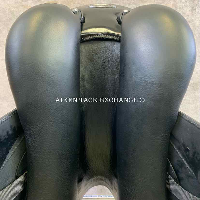**SOLD** 2018 Stubben Centurion Monoflap Dressage Saddle, 17.5" Seat with Biomex, Short Flap, 27 cm Tree - Narrow, Wool Flocked Panels
