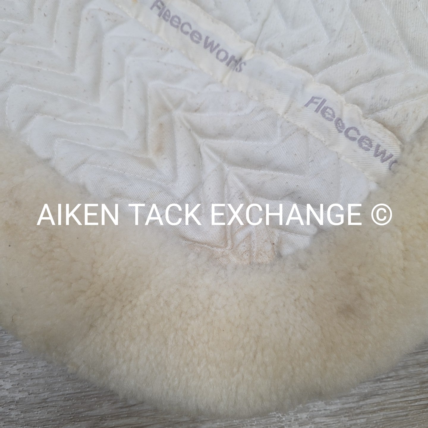 Fleeceworks Sheepskin Field HUnter Fox Hunter Pad with Front Roll & Full Trim
