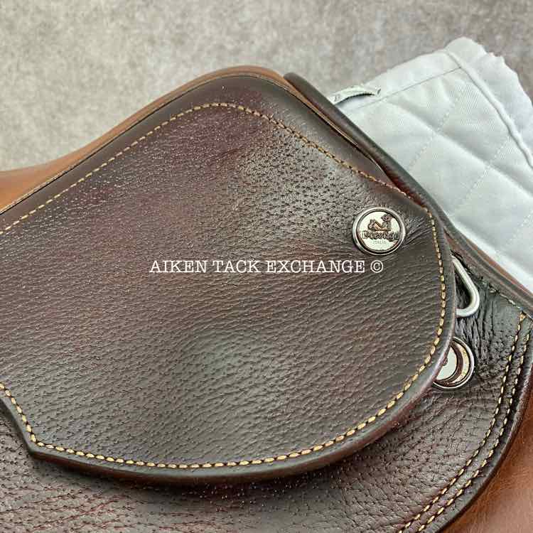 **SOLD** 2019 Prestige Paris Classic Close Contact Jump Saddle, 18" Seat, 33 Tree - Medium (Adjustable), Foam Panels