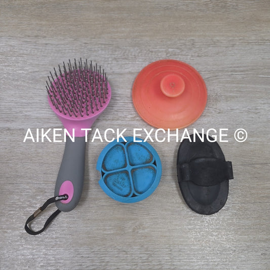 BARGAIN BUNDLE: 3 Curry Combs, 1 Mane & Tail Brush