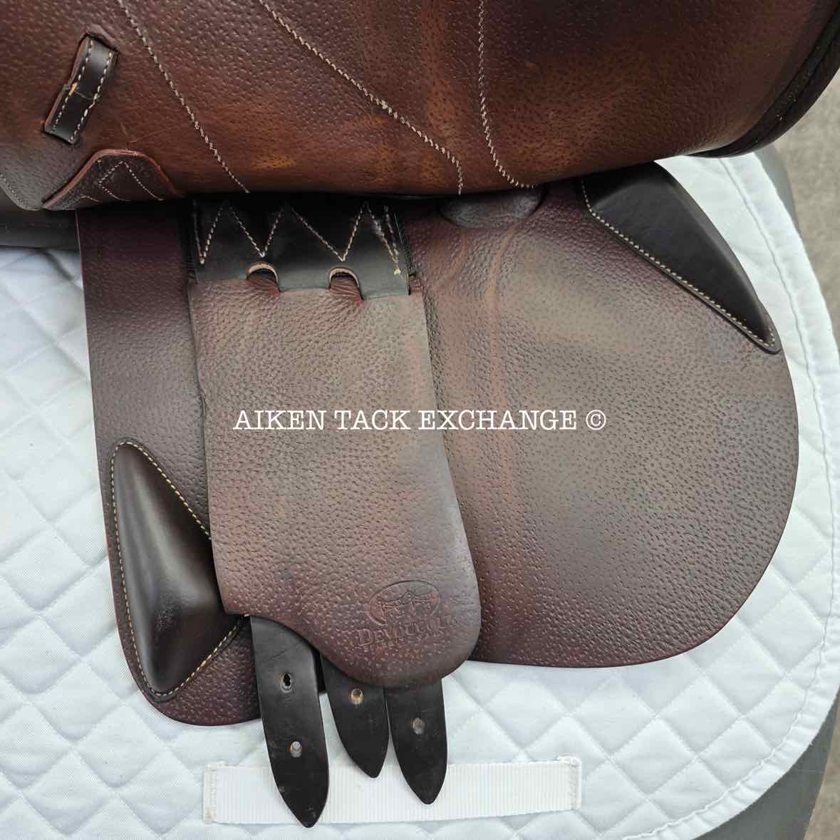 2017 Devoucoux Biarritz Lab Close Contact Jump Saddle, 17.5" Seat, 2A Flap, Medium Wide Tree, D3D Panels, Full Buffalo Leather