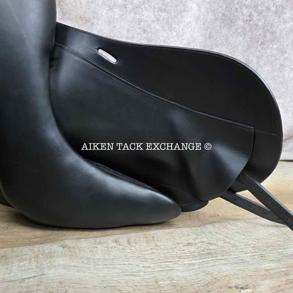 2007 DK Freedom Monoflap Dressage Saddle, 17" Seat, Wide Tree, Wool Flocked Panels