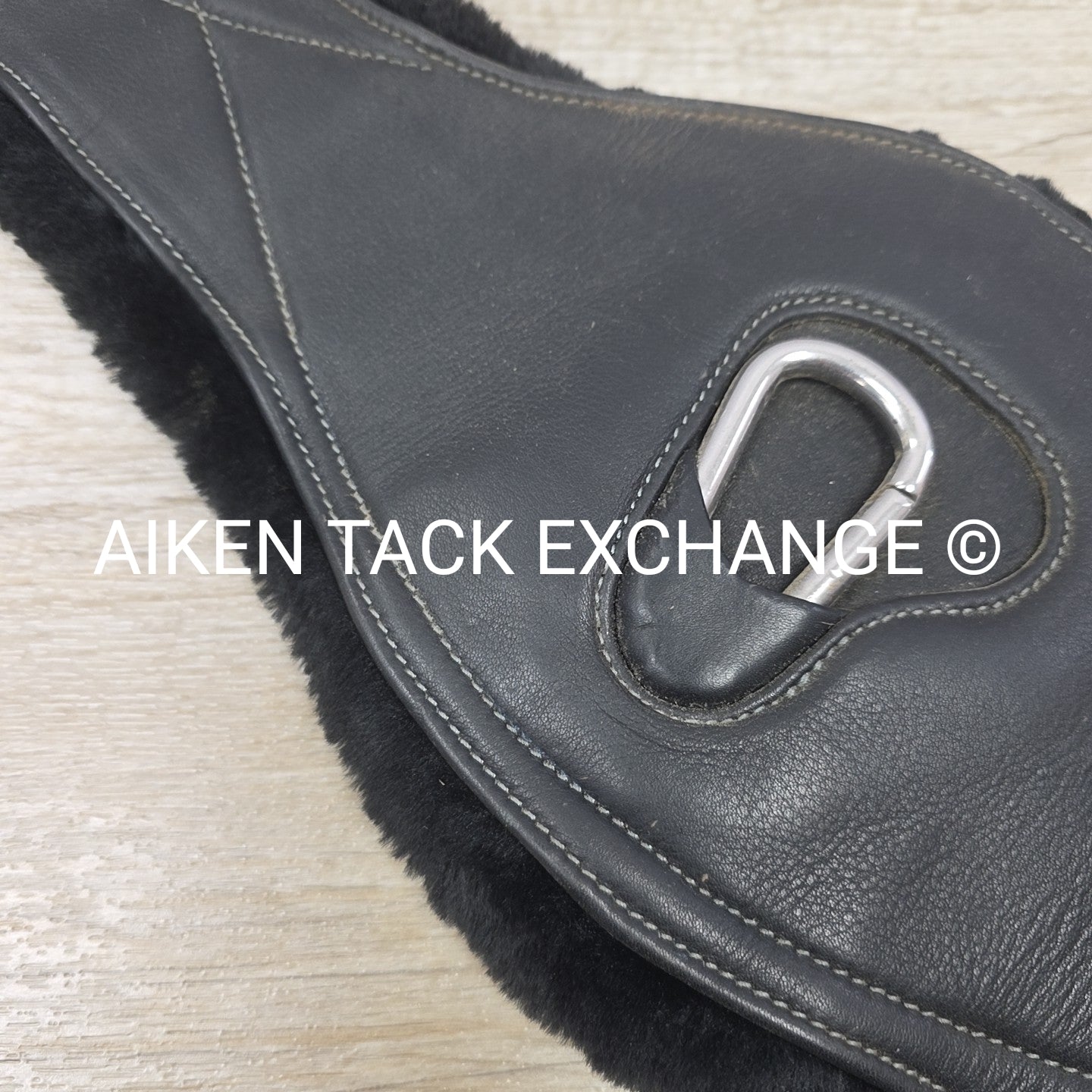 LeMieux Arika Simuwool Contour Long Girth, Black, 52"