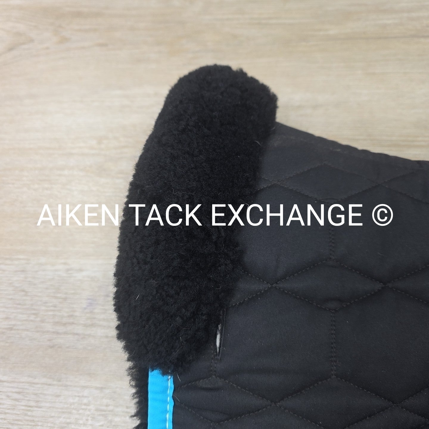 Mattes Dressage Trekking Saddle Pad with Sheepskin, Size Medium