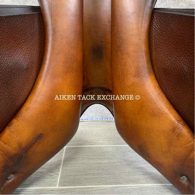 Majestic Supreme Close Contact Saddle, 17" Seat, Medium/Medium Narrow Tree, Foam Panels