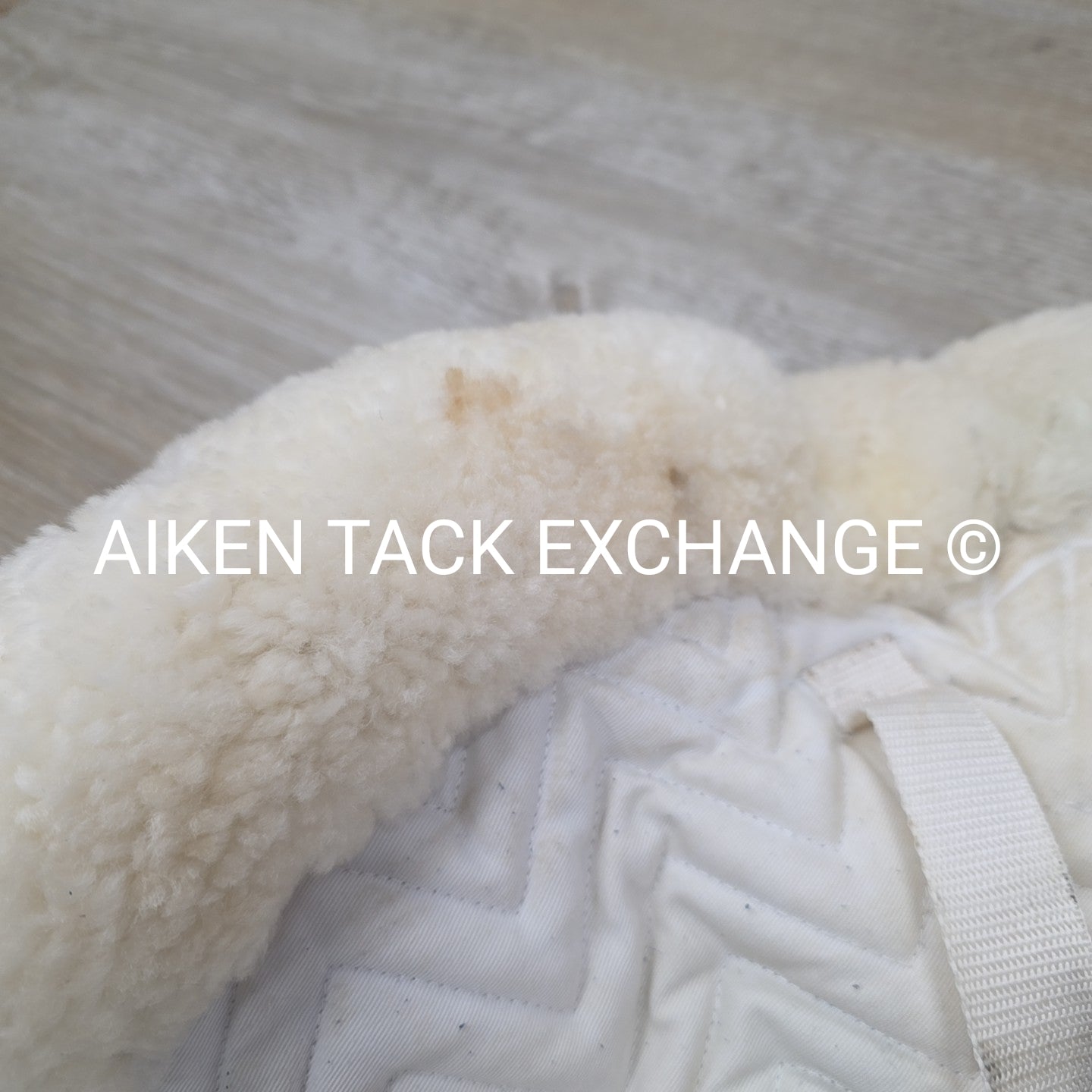 Fleeceworks Sheepskin Show Hunter Pad Partial Trim with Front Roll