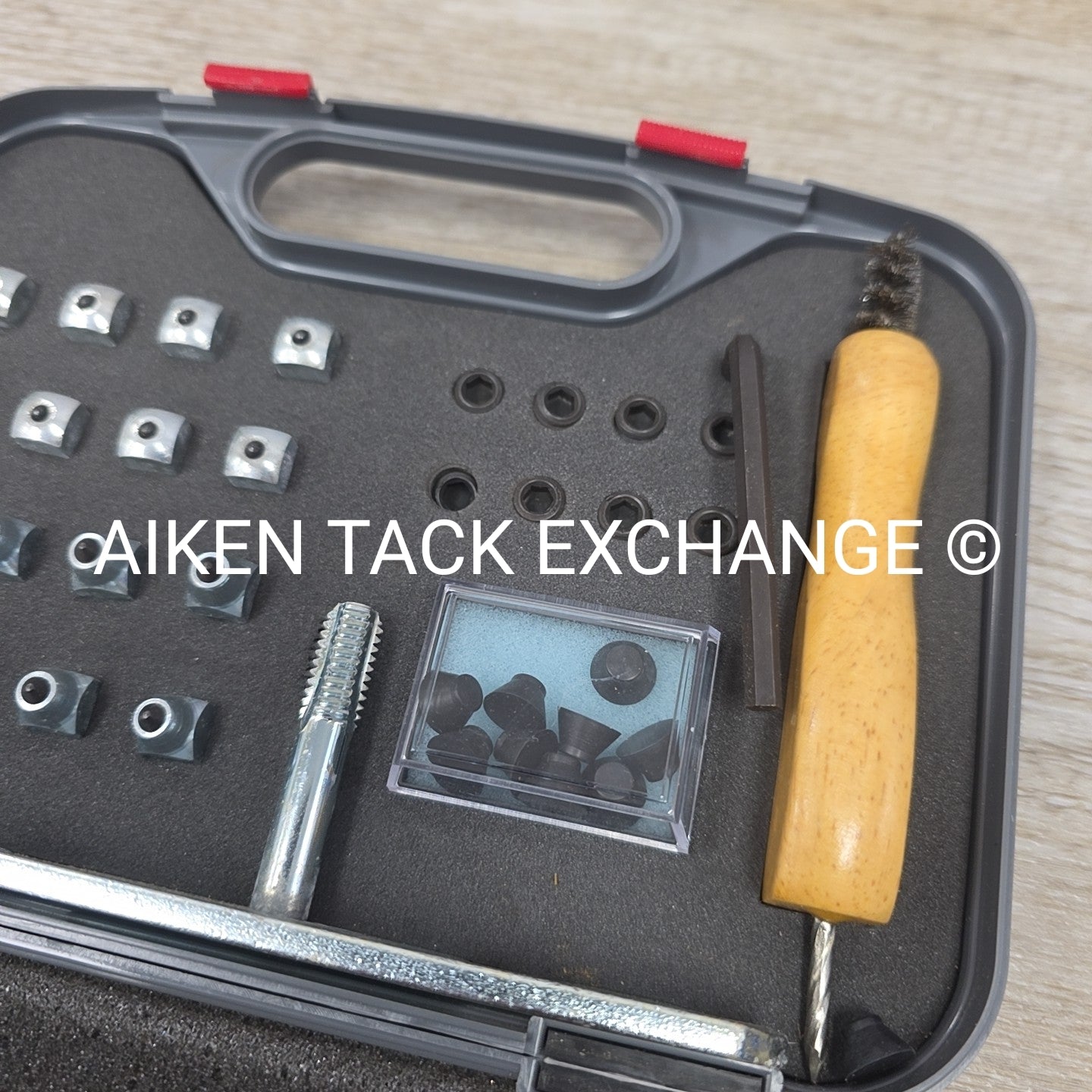 Carlyle Horse Shoe Stud Kit