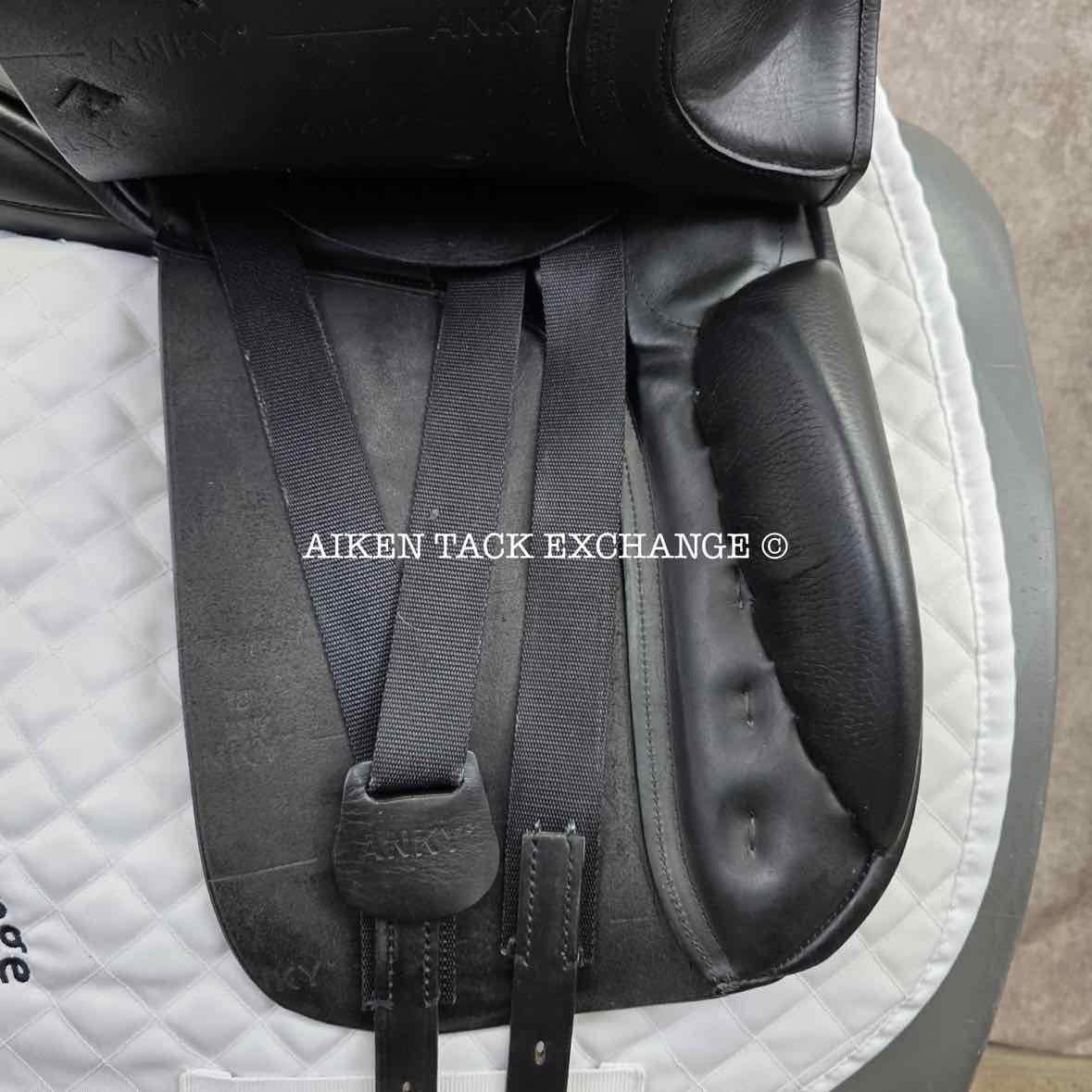 Anky Salinero Dressage Saddle, 18" Seat, Adjustable Tree - Changeable Gullet, Wool Flocked Panels