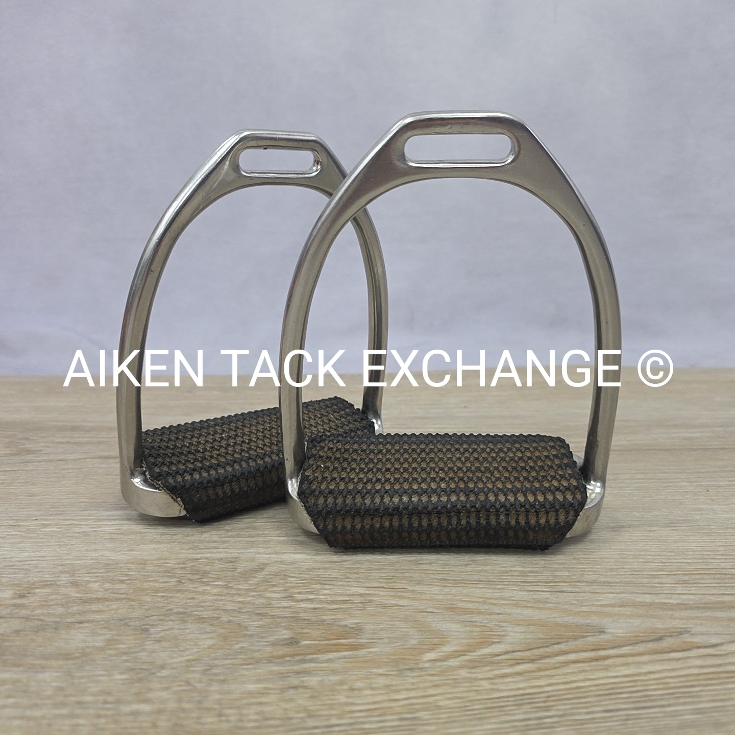 Fillis Stirrup Irons with Super Comfort Pads, 4.5"