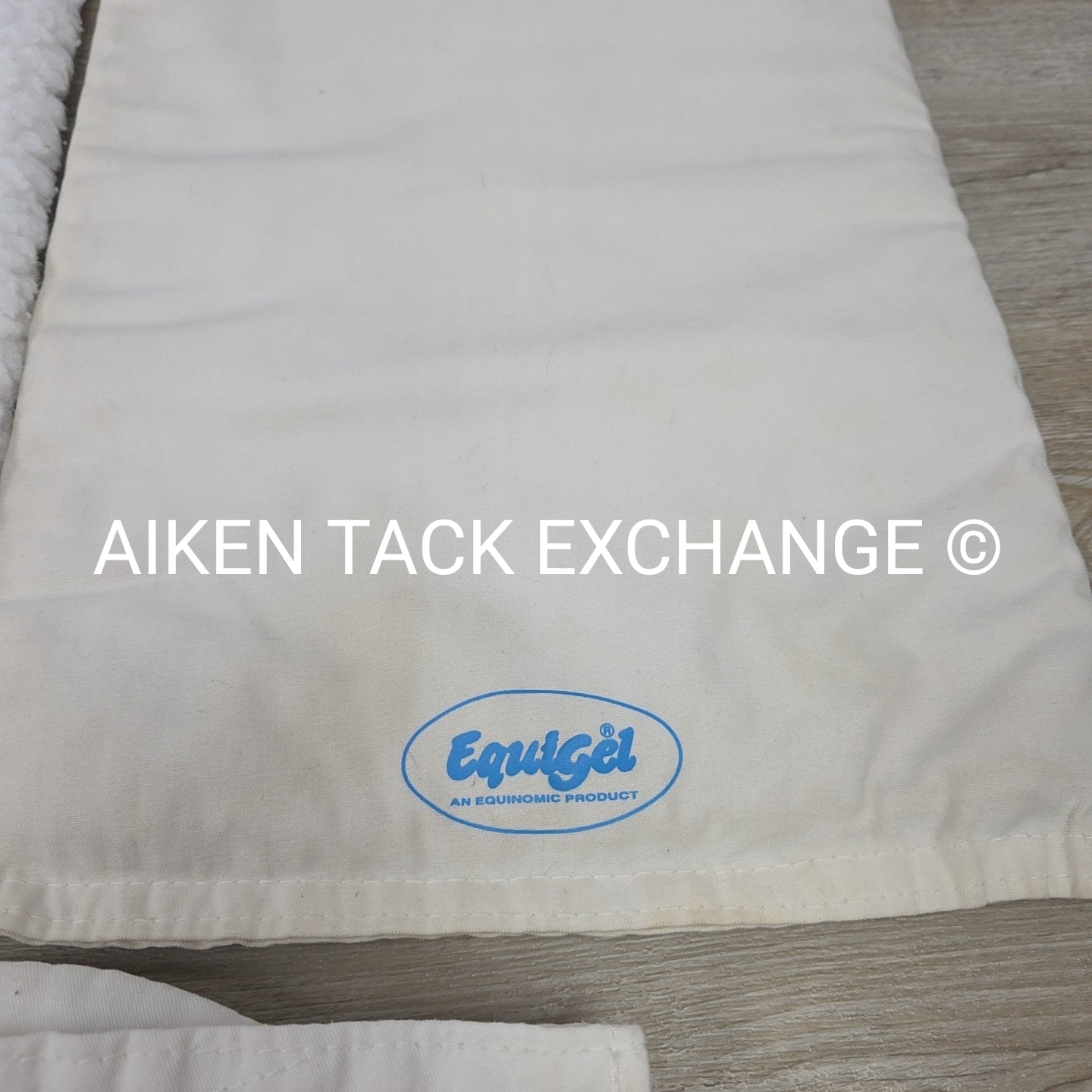 BARGAIN BUNDLE: EquiGel Half Pad with 6 Extra Covers & 1 Toklat Fleece Cover