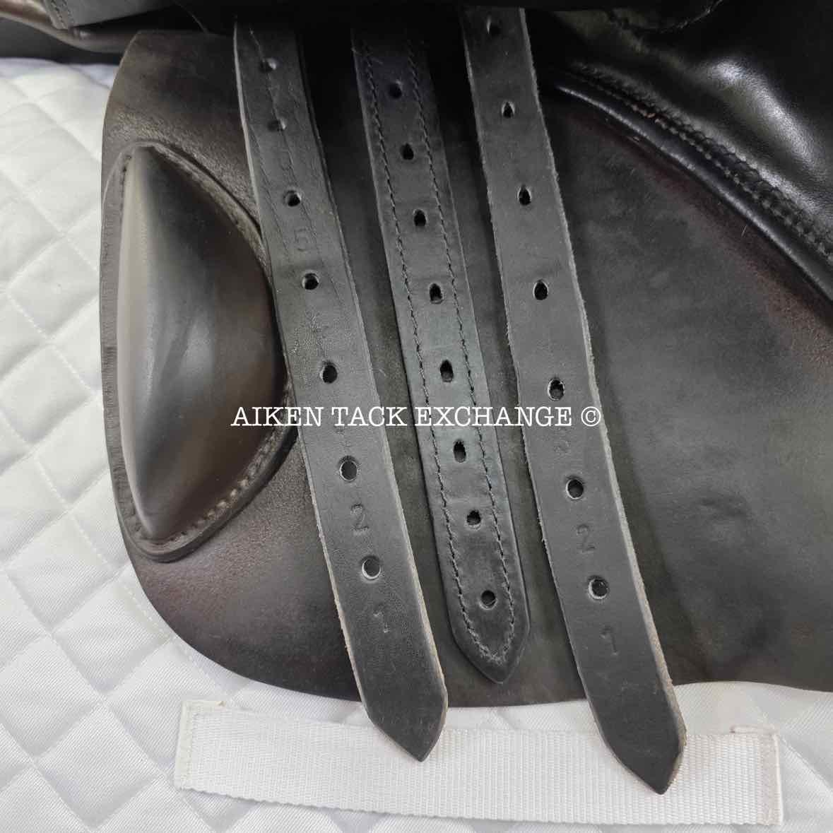 2007 Stubben Roxane Deluxe Jump Saddle, 18.5" Seat, 32cm Tree - Wide Tree, Wool Flocked Panels