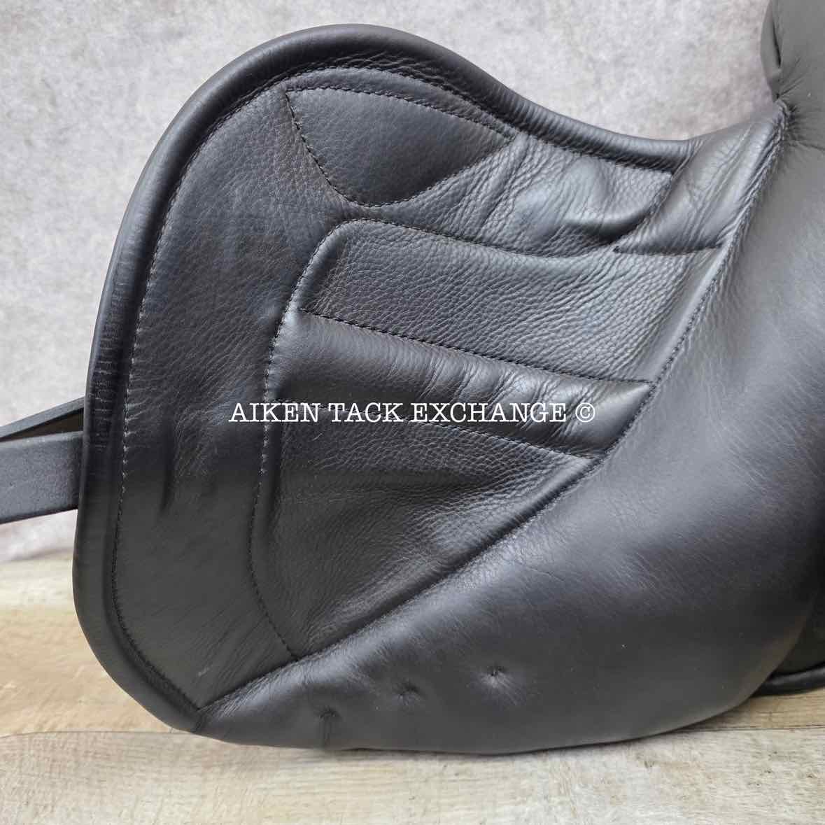 2022 Black Country Vinici Solare Monoflap Jump Saddle, 17" Seat, Wide Tree, Wool Flocked Panels