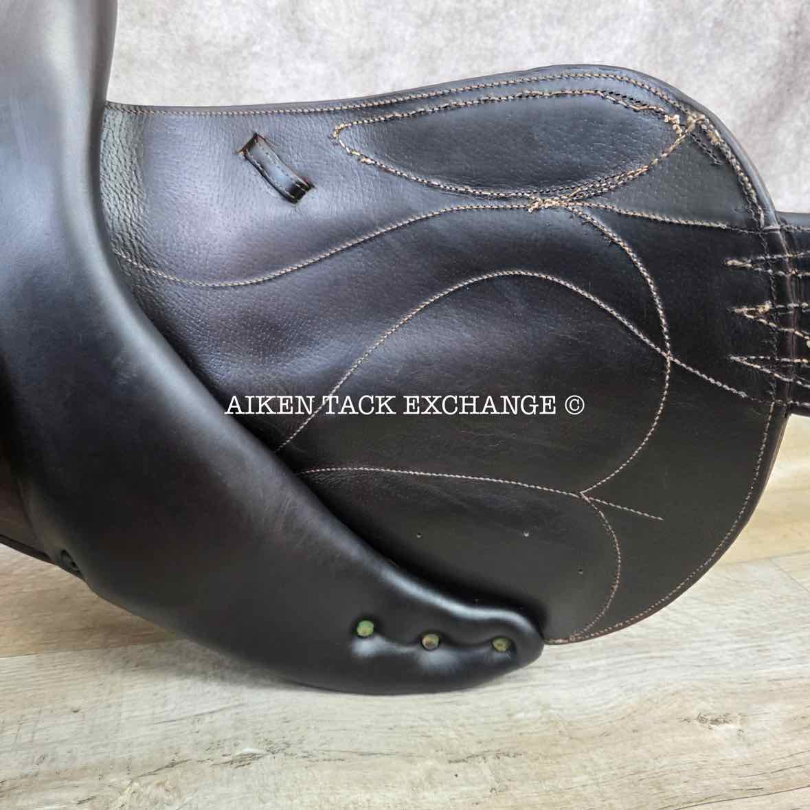 **SOLD** 2006 Devoucoux Chiberta Monoflap Jump Saddle, 17.5" Seat, 2A Flap, Medium Wide Tree, Foam Panels, Full Buffalo Leather