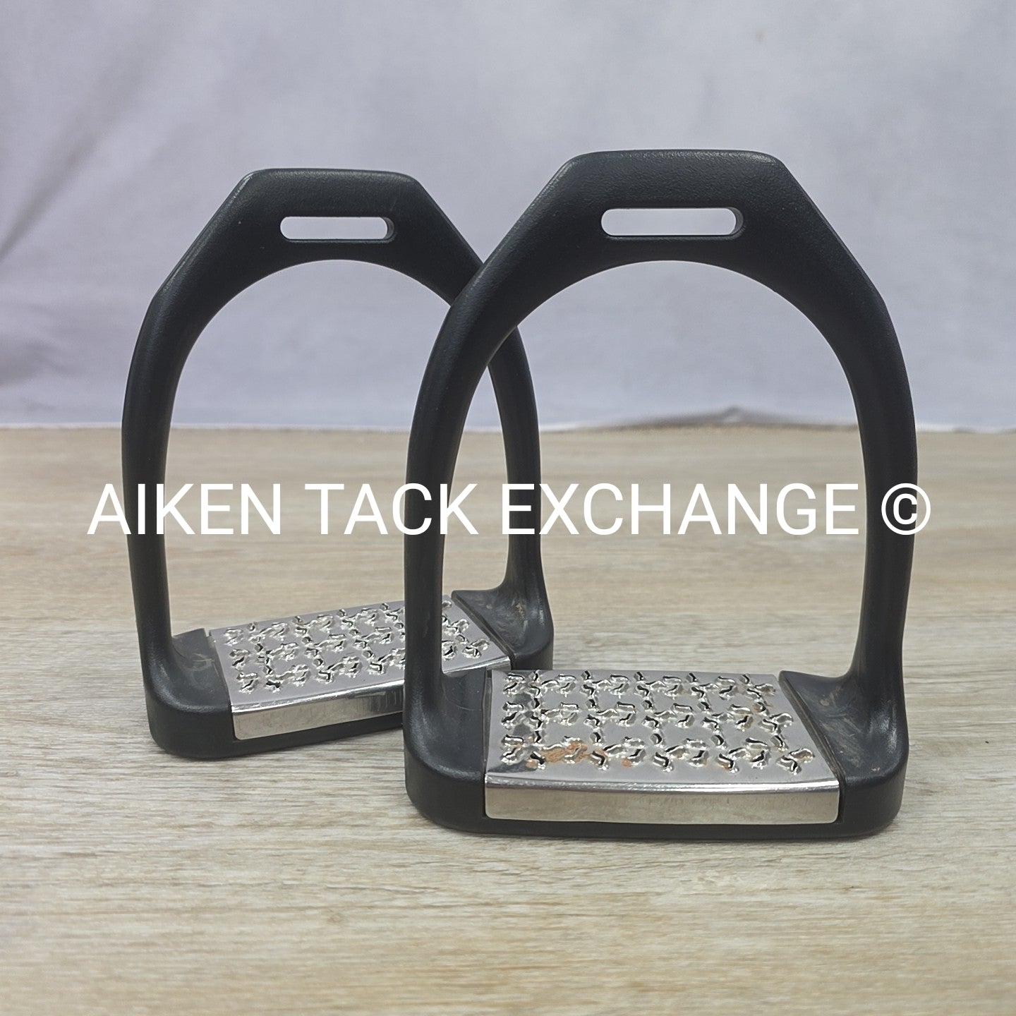 Equi Wing Wide Track Stirrups w Cheese Grater Pads 4.75"