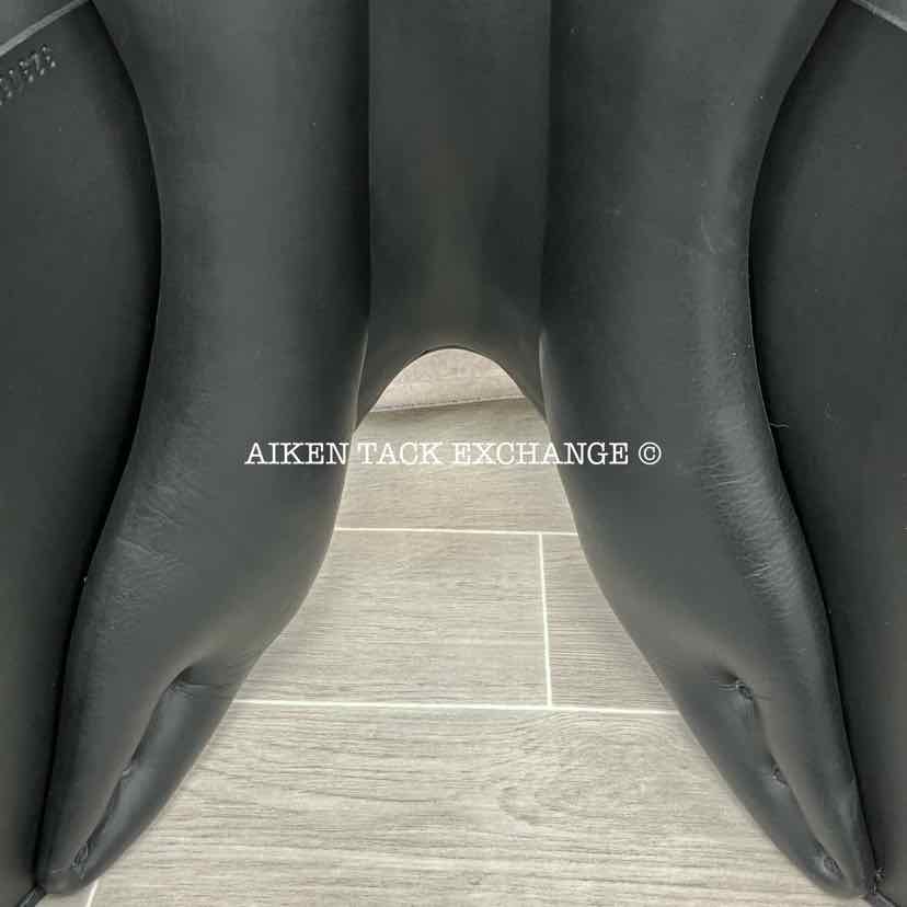 2023 MacRider Grand Prix Pro Jump Saddle, 17" Seat, Medium Wide Tree, Wool Flocked Panels