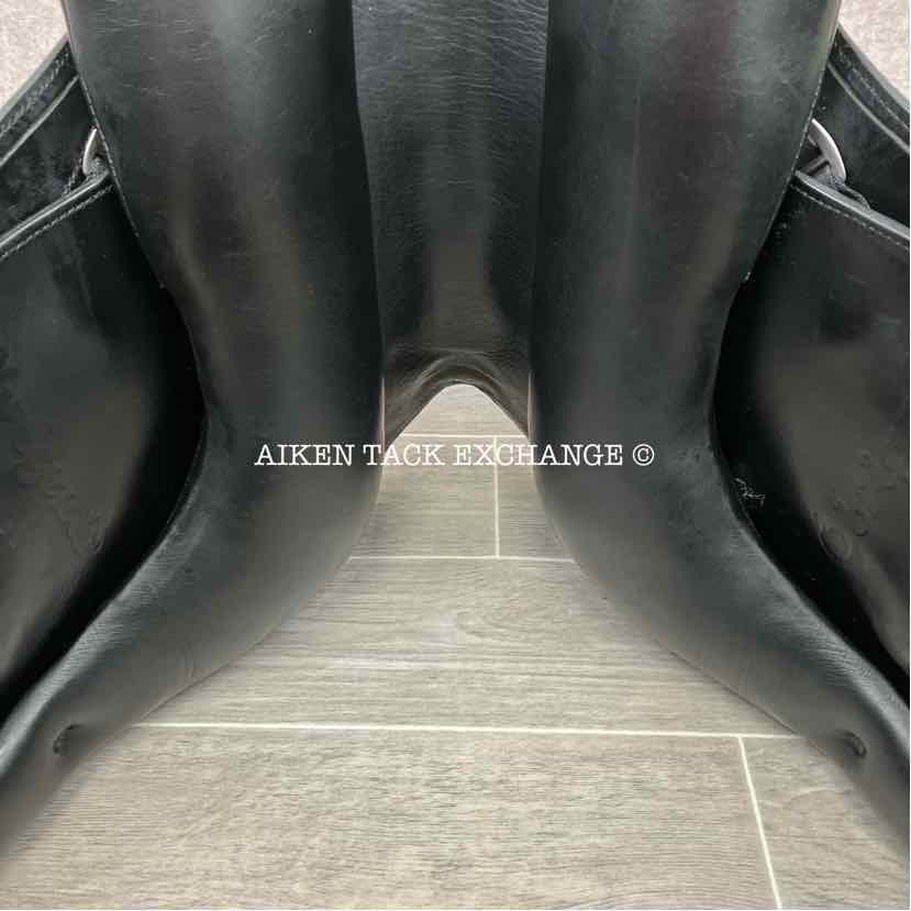 **On Trial** 2014 Schleese Obrigado Dressage Saddle, 17" Seat, Adjustable AdapTree, Wool Flocked Panels