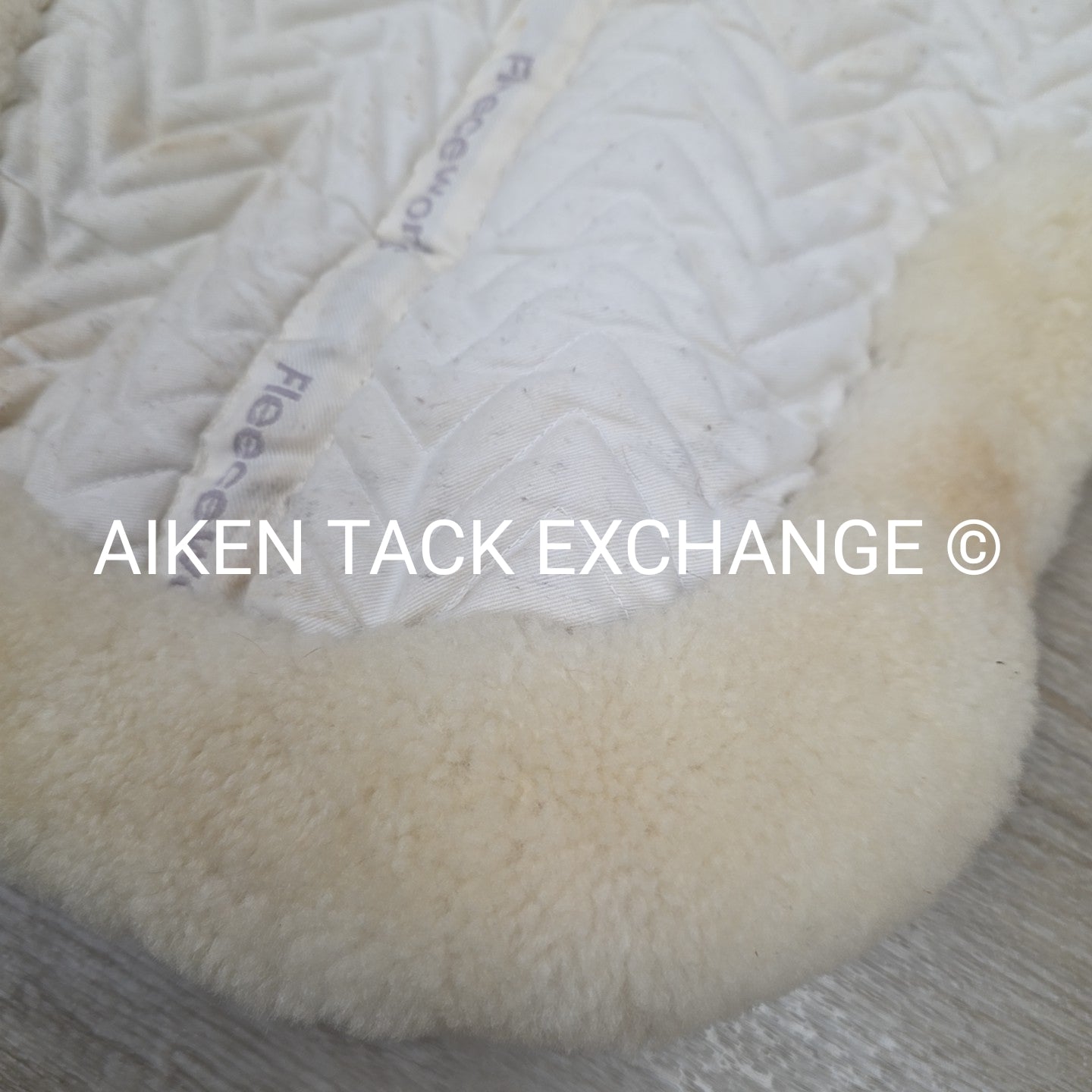 Fleeceworks Sheepskin Field HUnter Fox Hunter Pad with Front Roll & Full Trim