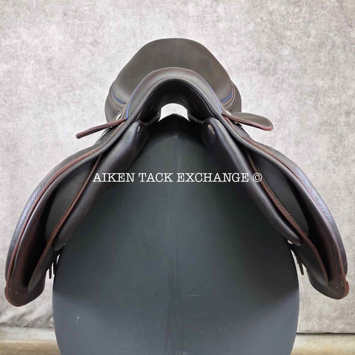 2019 Devoucoux Biarritz O Close Contact Jump Saddle, 17.5" Seat, 1 Flap, Medium Tree, Foam Panels, Full Buffalo Leather