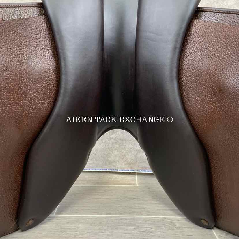 2023 Childeric FLP Close Contact Jump Saddle, 18" Seat, 2 3/4 Flap, M/MW Tree, Foam Panels, Full Buffalo Leather