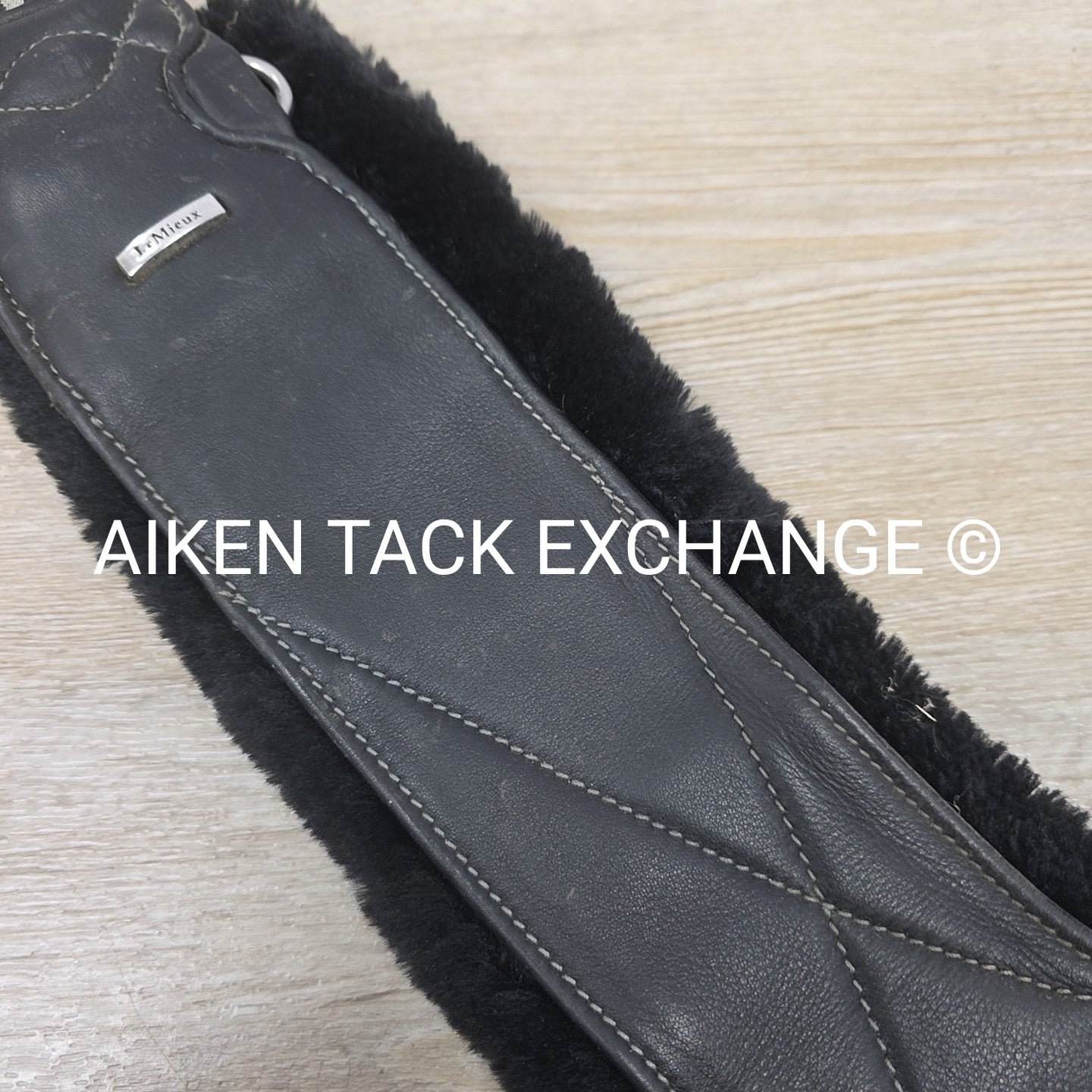 LeMieux Arika Simuwool Contour Long Girth, Black, 52"