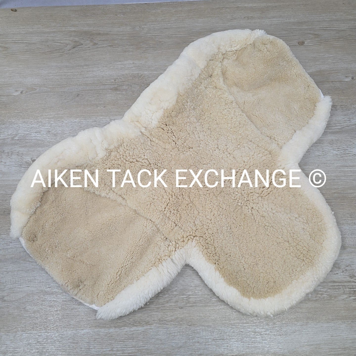 Fleeceworks Sheepskin Show Hunter Pad Partial Trim with Front Roll