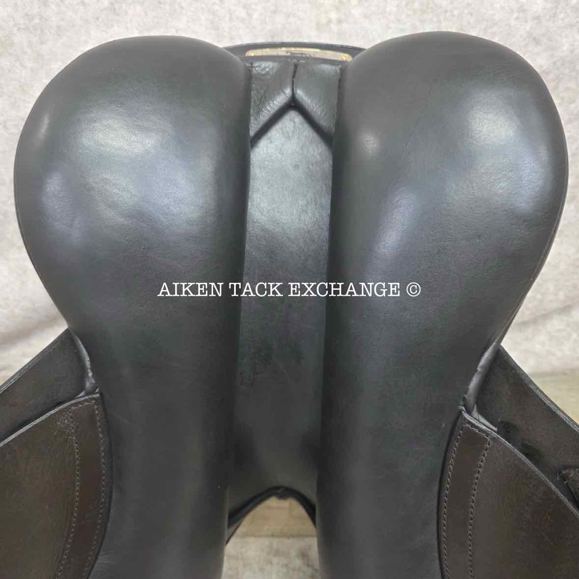 **SOLD** 2009 Black Country Ricochet Jump Saddle, 17" Seat, Medium Wide Tree, Wool Flocked Panels