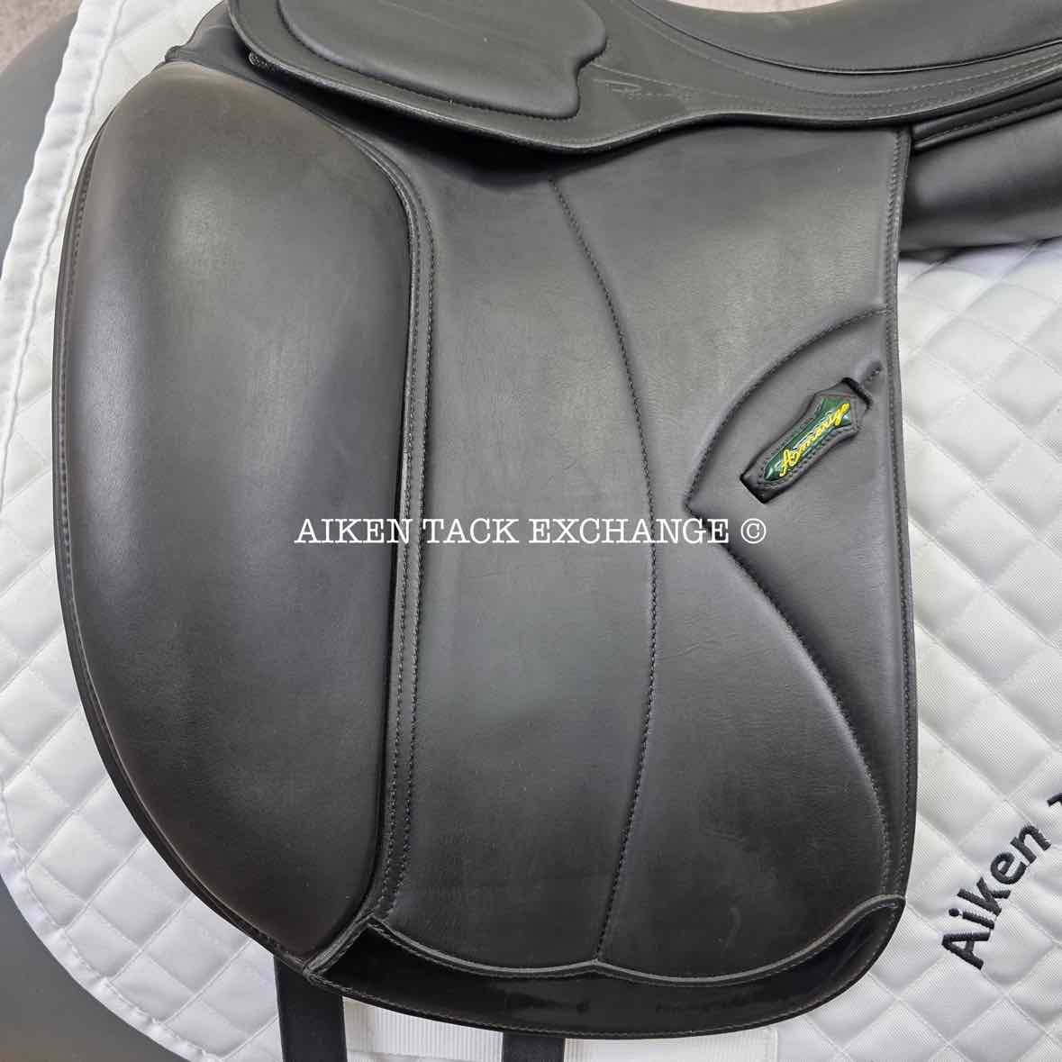 2015 Amerigo Pinerolo Classic Dressage Saddle, 17" Seat, MW/W Tree, Wool Flocked Panels
