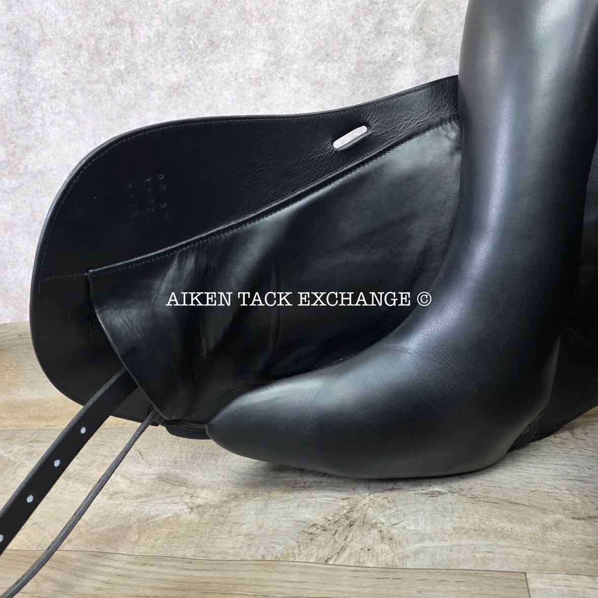 2006 DK Saddlery Freedom Monoflap Dressage Saddle, 17" Seat, M/MW Tree, Wool Flocked Panels