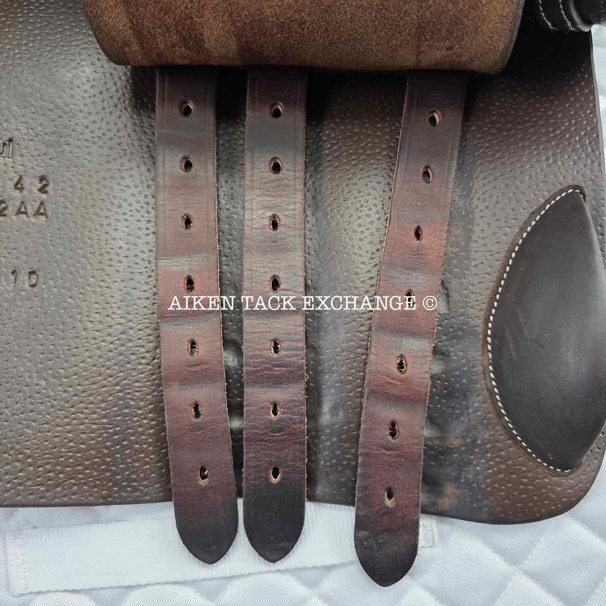 2024 Forestier Seoul Close Contact Jump Saddle, 17.5" Seat, 2AA Flap, MW/W Tree, PRO Panels, Full Buffalo Leather