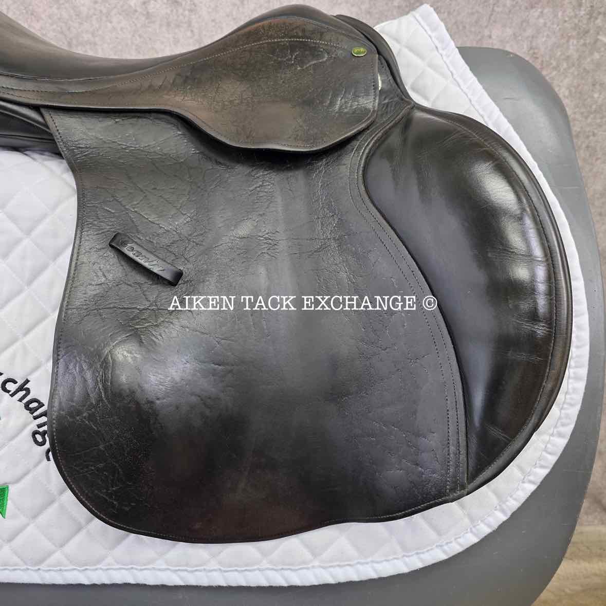**SOLD** 2003 County Conquest Jump Saddle, 17.5" Seat, Medium Tree, Wool Flocked Panels