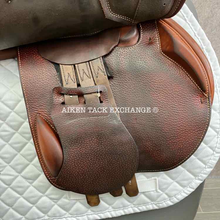 **SOLD** 2019 Prestige Paris Classic Close Contact Jump Saddle, 18" Seat, 33 Tree - Medium (Adjustable), Foam Panels