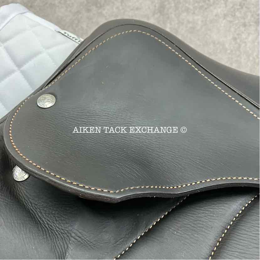 **On Trial** 2022 Voltaire Stuttgart Close Contact Jump Saddle, 17.5" Seat, 3AA Flap, Medium Wide Tree, PRO Panels, Full Buffalo Leather