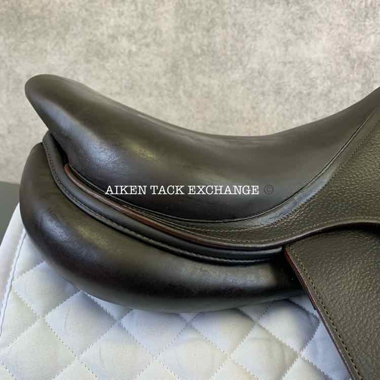 2016 CWD SE01 Close Contact Jump Saddle, 17" Seat, 2L Flap, Medium Tree, Foam Panels