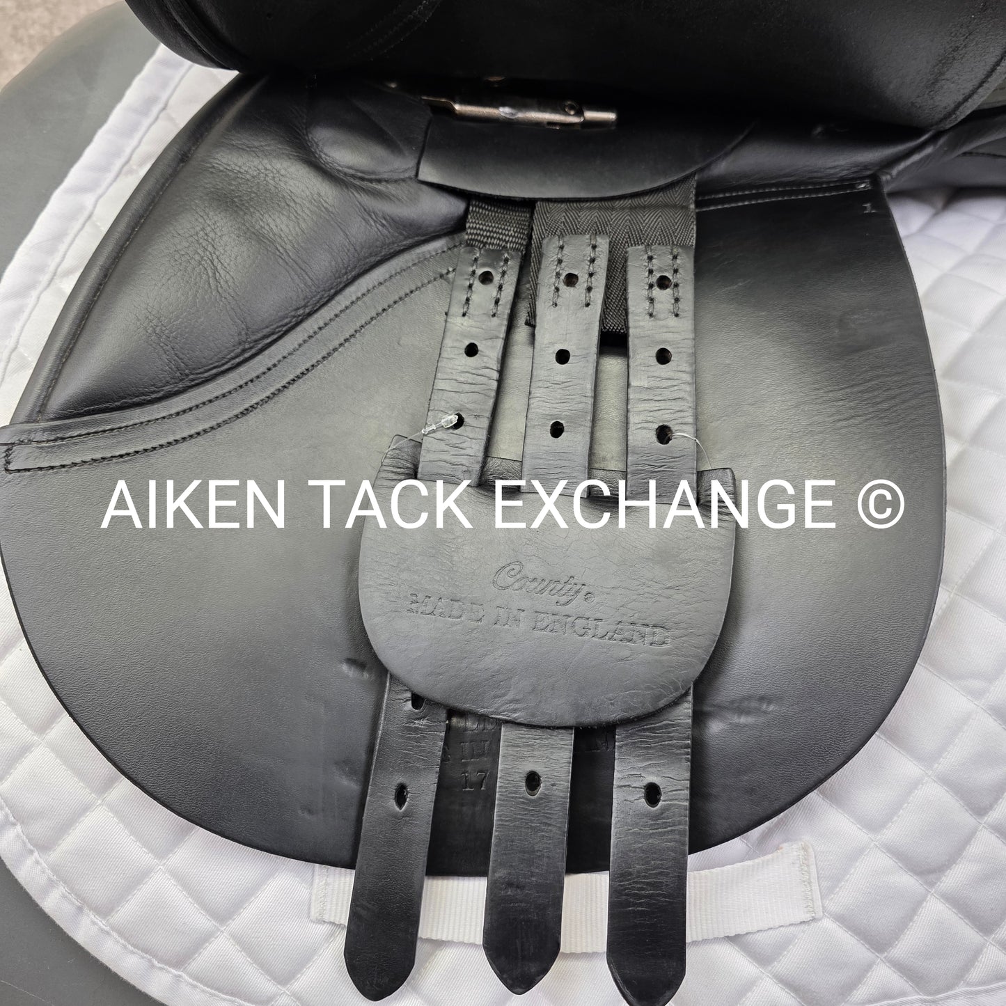 **SOLD** 2007 County Pro-Fit Close Contact Jump Saddle, 17.5" Seat, Medium Tree, Wool Flocked Panels