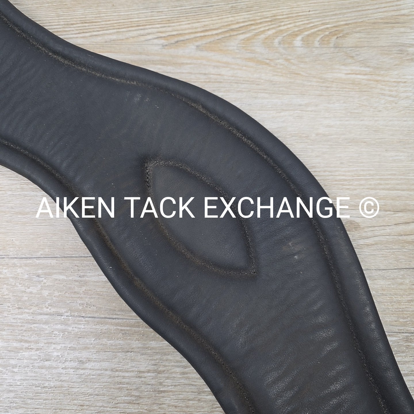 County Logic Anatomic Shoulder Relief Girth 32"