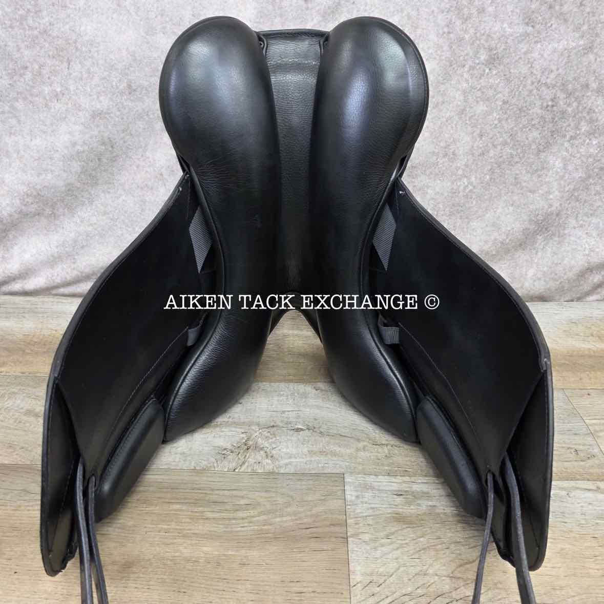 2020 Fairfax World Class Monoflap Dressage Saddle, 18" Seat, Adjustable Tree - Changeable Gullet, Wool Flocked Panels