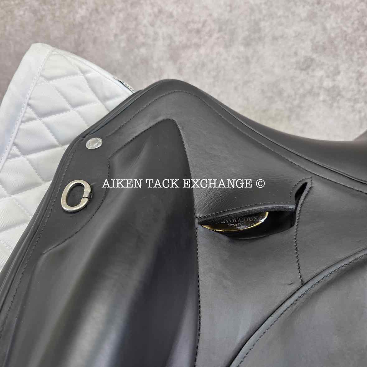 2017 Devoucoux Makila Lab Monoflap Dressage Saddle, 17" Seat - 2AA Flap, Medium Tree, D3D Panels, Full Buffalo Leather