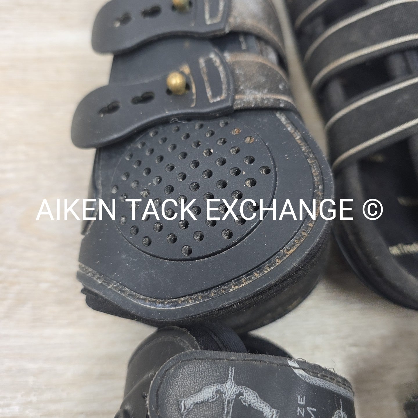 BARGAIN BUNDLE: Back on Track Front Boots, Cob & Veredus Pro Jump Hind Fetlock B