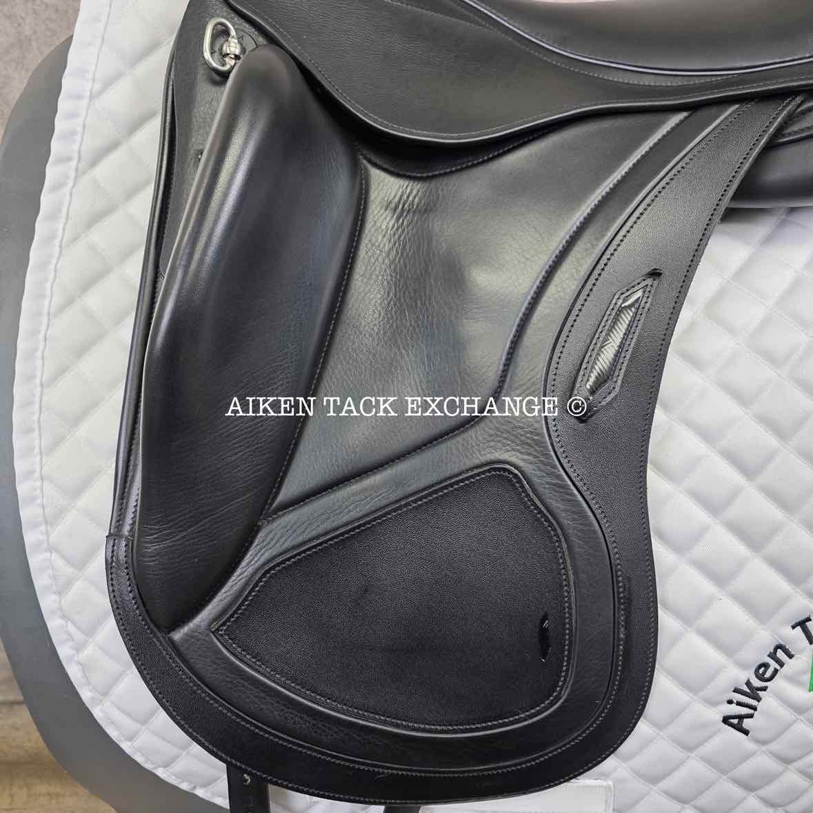 2022 Aviar Rook 2.0 Monoflap Dressage Saddle, 18" Seat, Adjustable Tree, Foam Panels