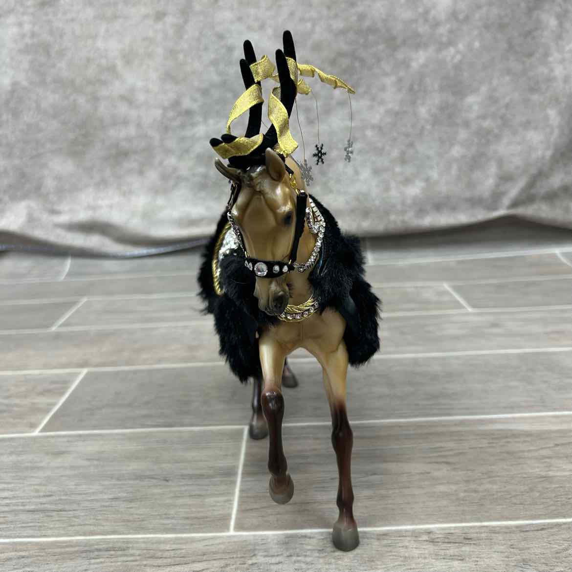 Breyer Highlander 2023 Christmas Holiday Horse with Blanket
