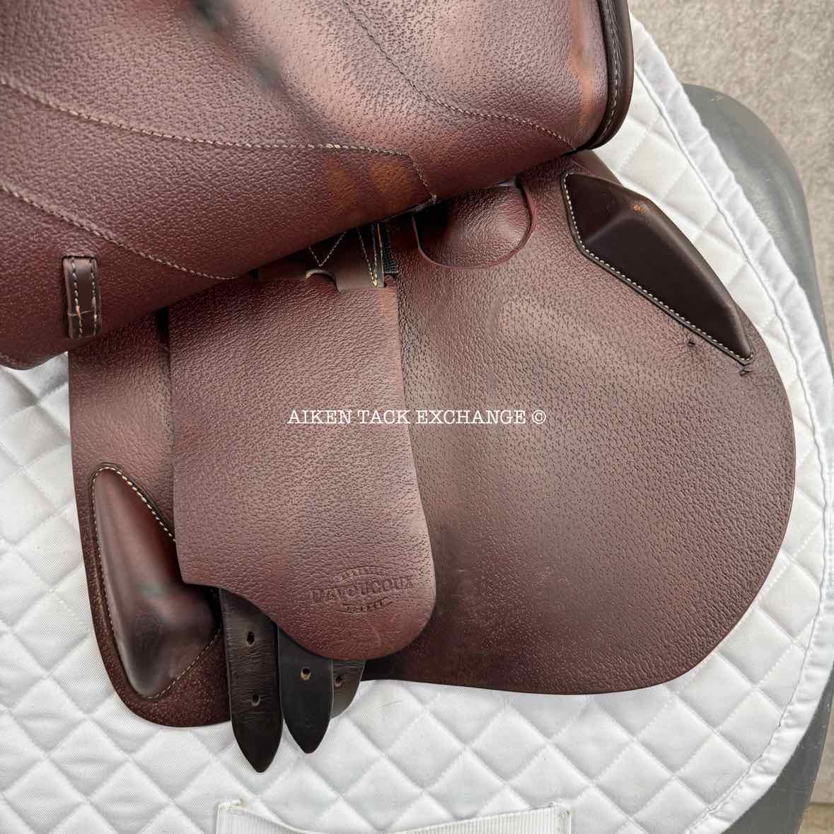 2022 Devoucoux Biarritz S Close Contact Jump Saddle, 17.5" Seat, 2AA Flap, Medium Tree, D3D Panels, Full Buffalo Leather