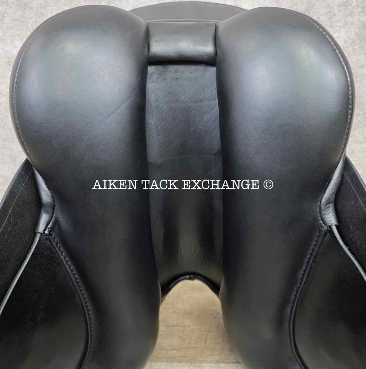 **On Trial** 2013 Lovatt & Ricketts Berkeley Dressage Saddle, 17" Seat, M/MW Tree, Wool Flocked Panels