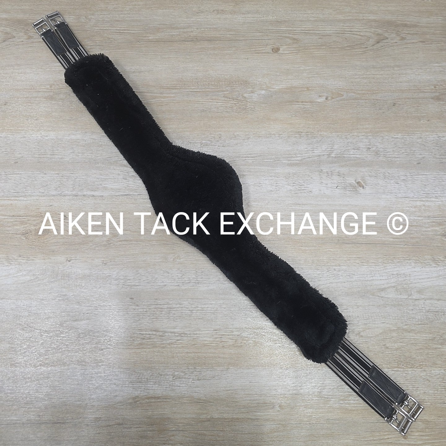 LeMieux Arika Simuwool Contour Long Girth, Black, 52"