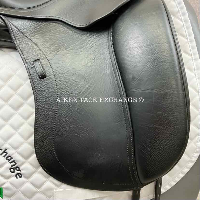 **On Trial** 2014 Schleese Obrigado Dressage Saddle, 17" Seat, Adjustable AdapTree, Wool Flocked Panels