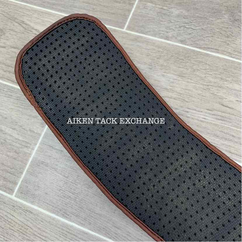 Professional's Choice Contoured Monoflap Girth 30"