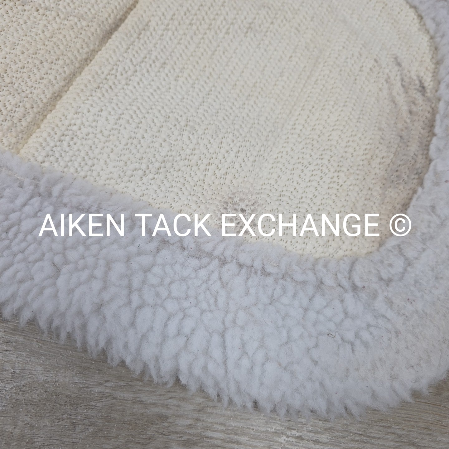 Ecogold Non-Slip Secure Hunter Pad, Size Large / 17" - 17.5"